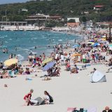 Popular Turkish resort town Çeşme bans tents, motor homes